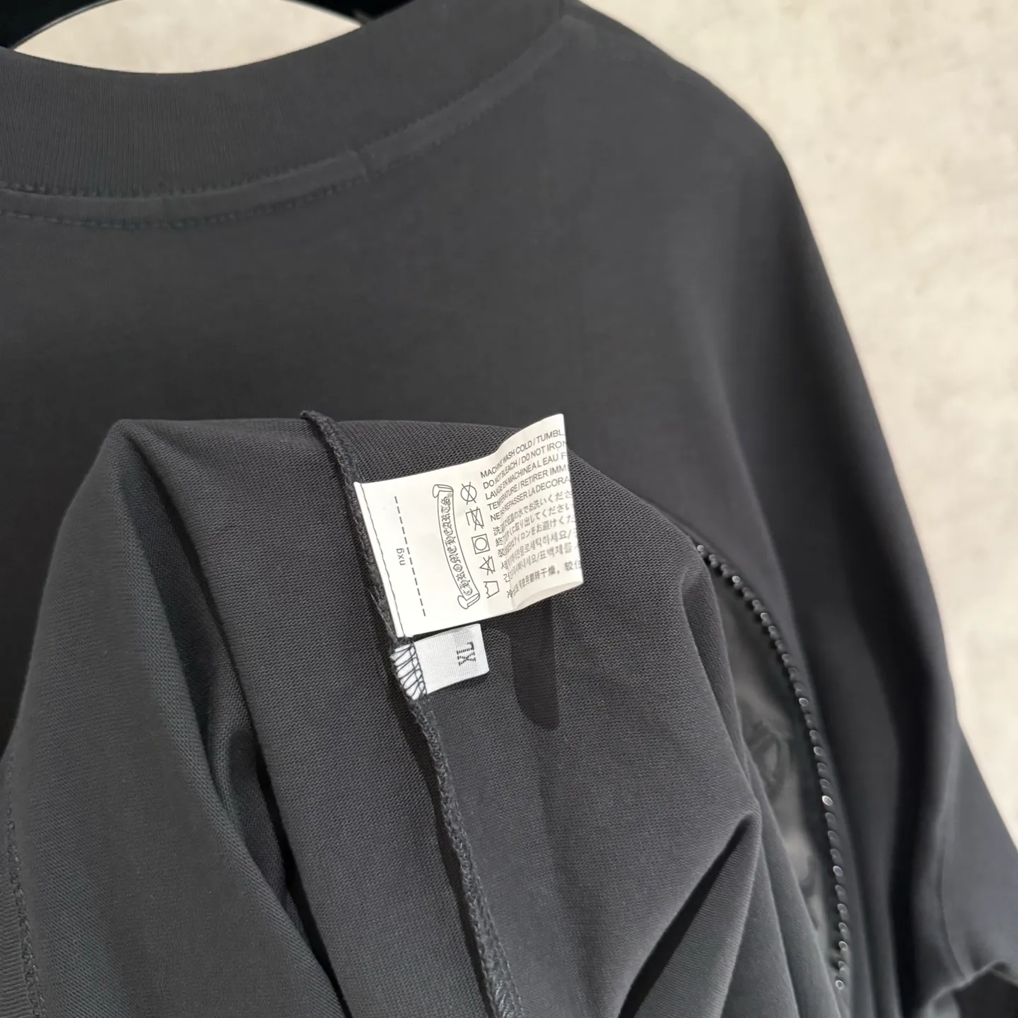 🅿️350 [Strict quality control] CH Croixin's new long-sleeved sweatshirt T-shirt. Heavy 420g double yarn fabric. Beaded and embroidered on the front. Wash the whole garment twice. Frayed and torn on all four sides. Heavy fabric. The neckline is made of icy Salona. Loose fit. Deep, wide and stylish. No deformation or shrinkage. Color: 3 colors, black, white and gray. Size: M-2xl